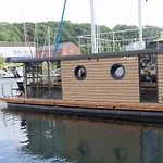 船屋 Hausboot Lina,