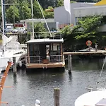Hausboot Lina, פלאנסבורג