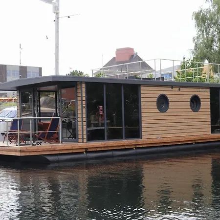 Botel Hausboot Lina In