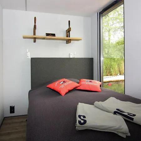 Botel Hausboot Lina, *