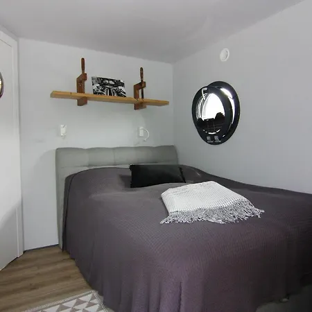 Botel Hausboot Lina,