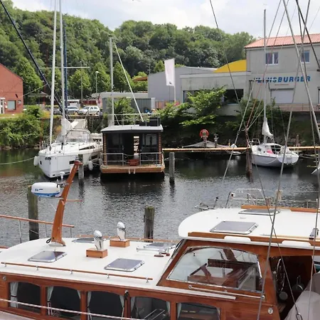Bateau-hôtel Hausboot Lina,
