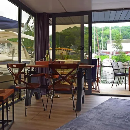 Bateau-hôtel Hausboot Lina, Flensbourg