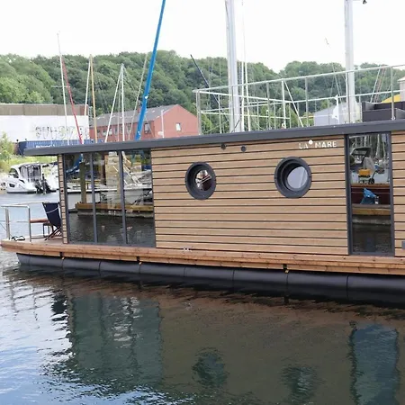 Botel Hausboot Lina In