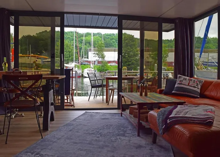 Hausboot Lina, *