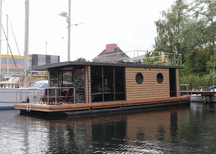 Hausboot Lina, Båthotell *